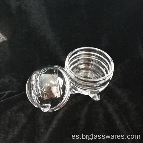 Tarro de cristal con huevo de Pascua en forma de pollito